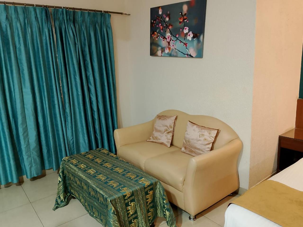 Cubbon Suites - 10 Minute Walk To Mg Road, Mg Road Metro And Church Street Bangalore Extérieur photo
